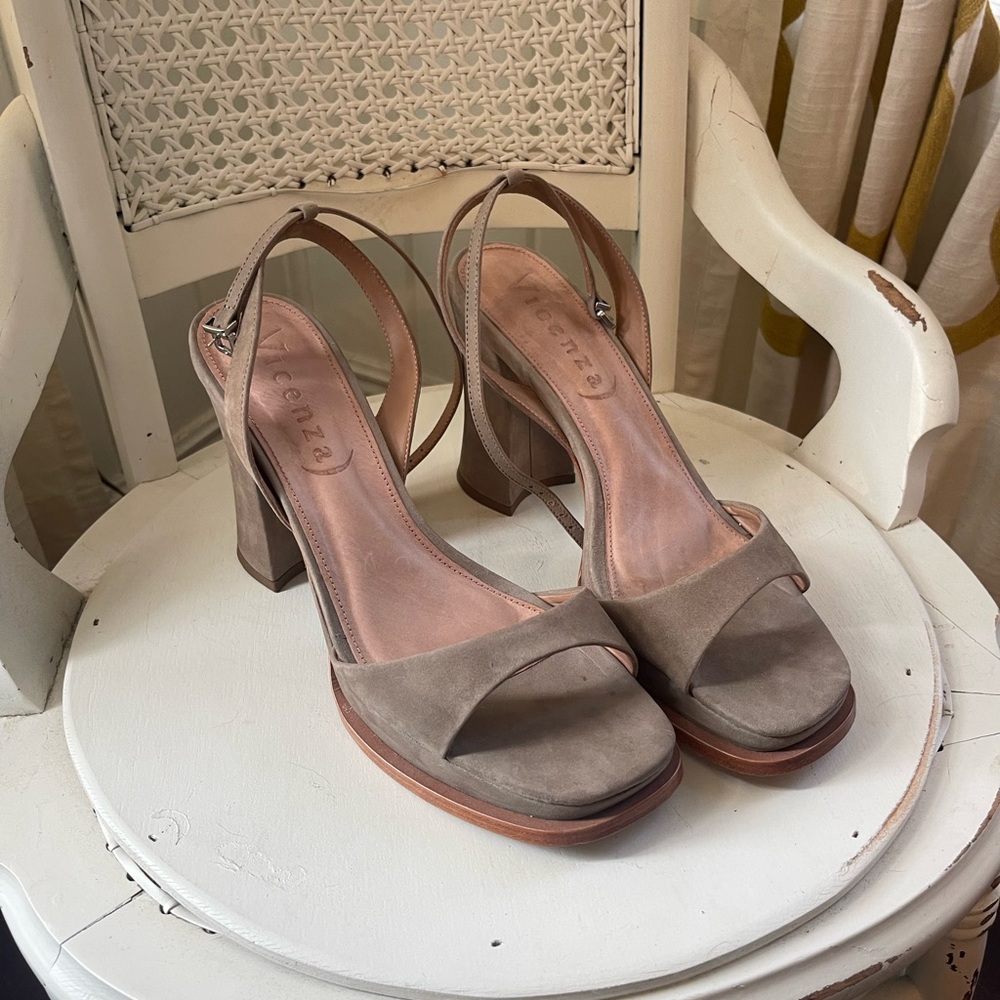 Vicenza size 10 heels